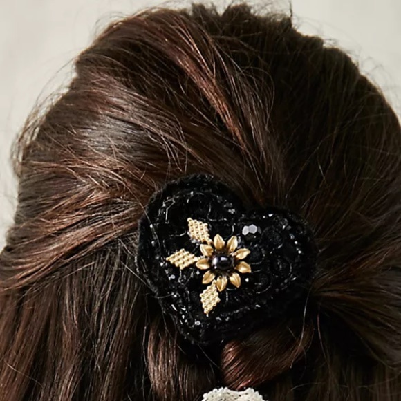 New Free People x Curried Myrrh Blanche Heart Black Clip - Picture 3 of 8